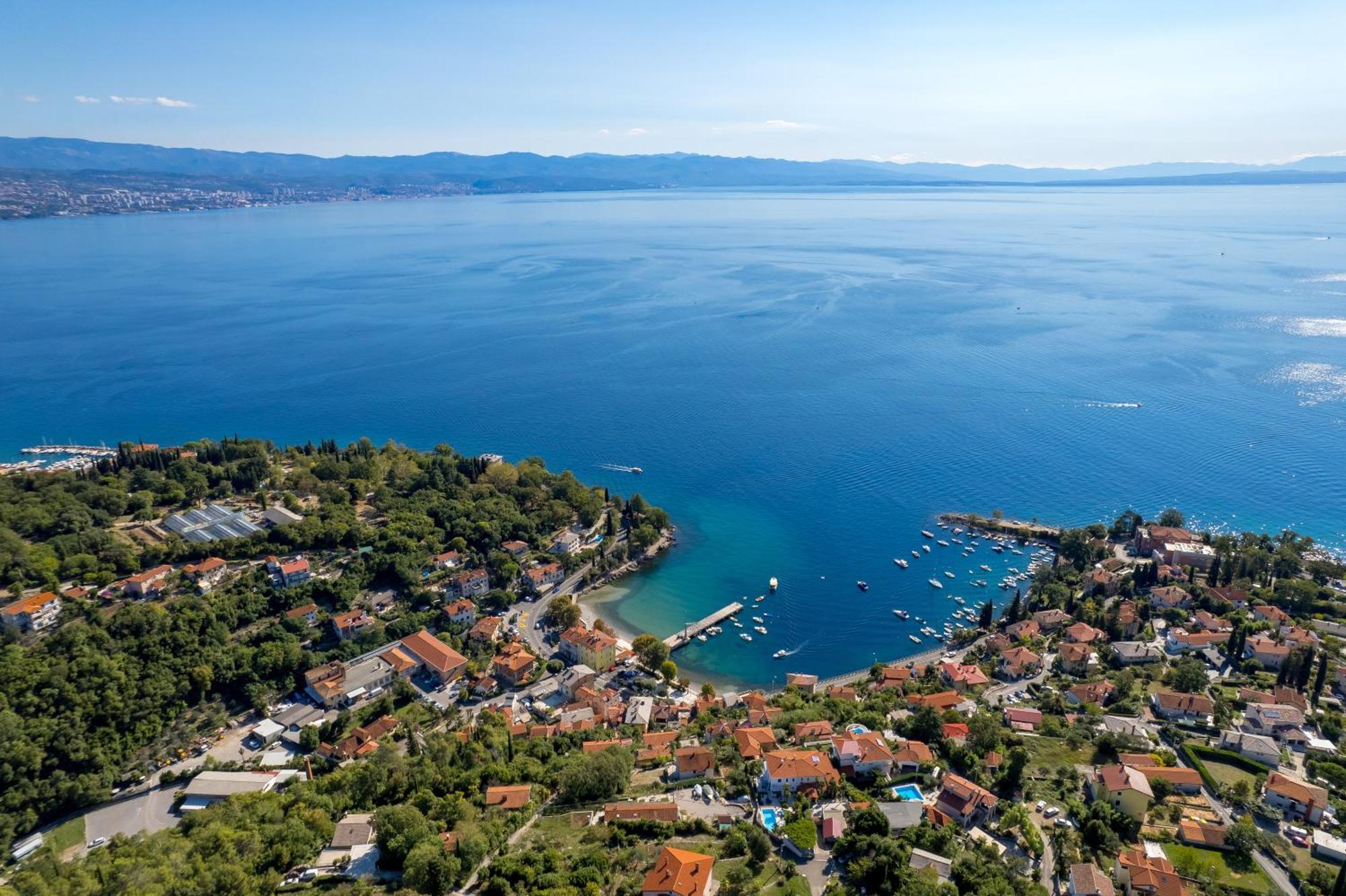 Blue N' Green & Sun Inbetween Opric Εξωτερικό φωτογραφία